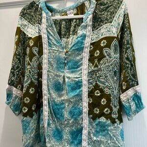 Bila Multicolored 3/4 Sleeve Blouse with Mandarin Collar. In EUC. Size L